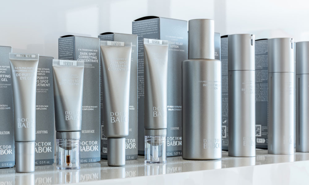 DOCTOR BABOR Pflegeprodukte im Verkaufsregal von BODY & Beauty