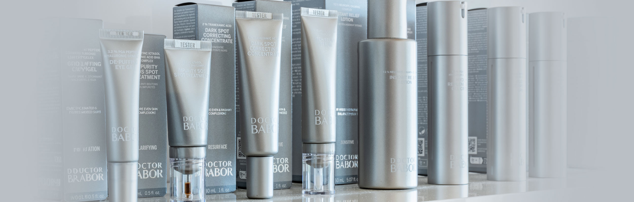 DOCTOR BABOR Pflegeprodukte im Regal des Instituts