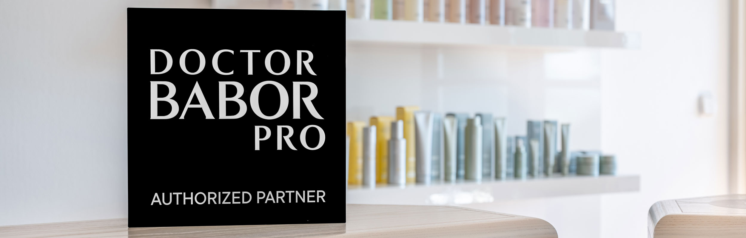 DOCTOR BABOR PRO Authorized Partner Schild im Institut BODY & Beauty